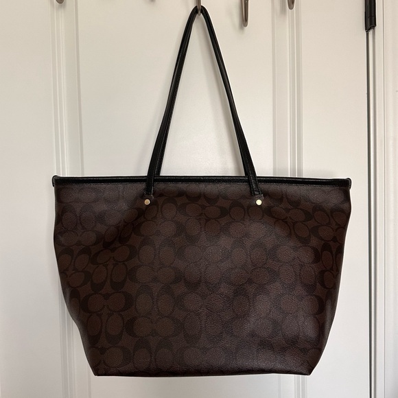 COACH WOMEN’S SIGNATURE STREET ZIP TOTE BLACK/ BROWN - Picture 2 of 15